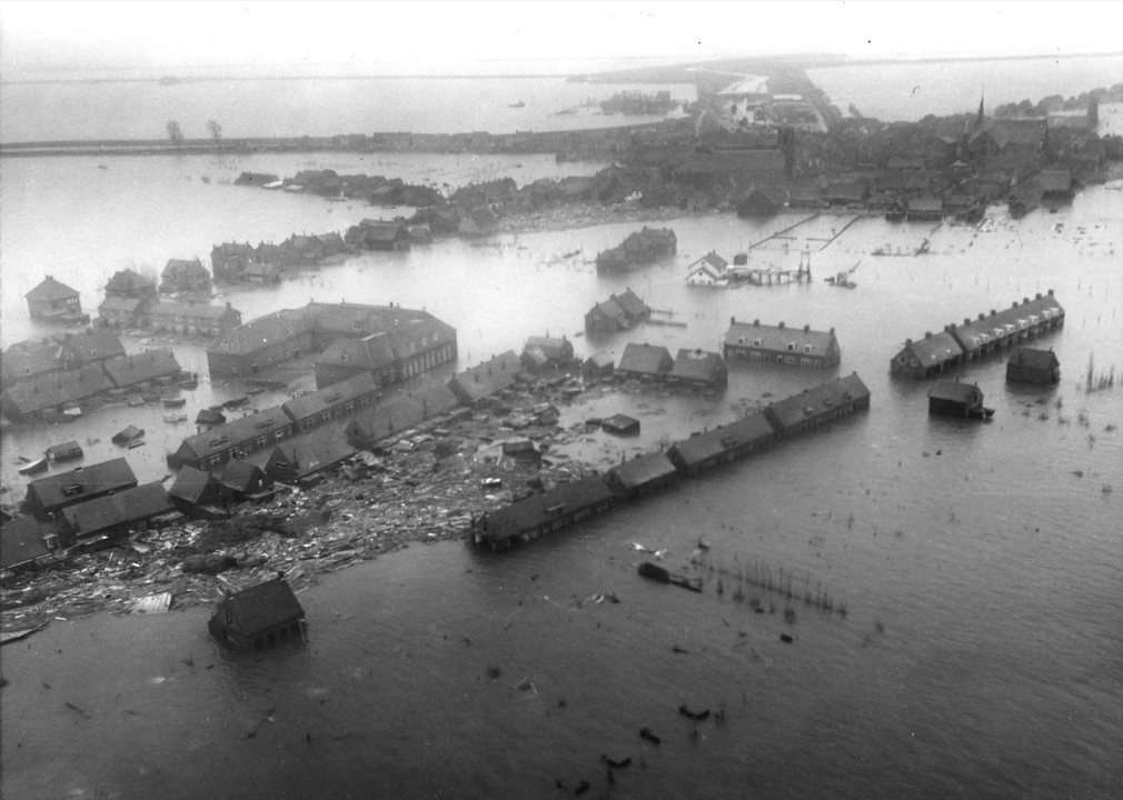 1953: Warm temps in the U.S. as Europe is hammered